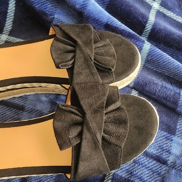 Sandals - Picture 3 of 5